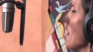 INDIA MARTINEZ CON CANTORES DE HISPALIS