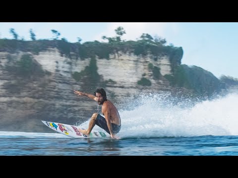 Mason & Coco Ho Surfing Uluwatu
