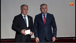 Президент Алан Гаглоев посетил торжественное собрание, посвященное Дню медицинского работника.