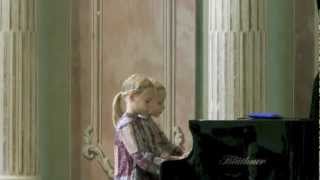 preview picture of video 'W.A.Mozart, Ländlerischer Tanz - http://www.austrian-master-classes.com'