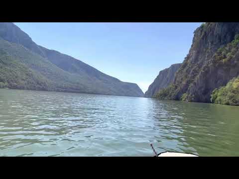 Cazanele Dunarii plimbare cu salupa