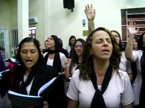 Conjunto Vozes Celeste cantando Julga Minha Causa de Michele Nascimento.