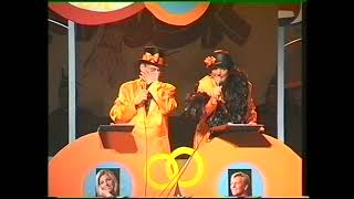 Pronkzitting 2002 “H€urons” – Tieske  en Liesje (Kees Thijssen & Marit