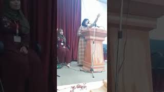 لوحة فنية جسدتها أ. أمل امحمد الصويعي بقصيدة شعرية  والطالب زعيم في أغنية وطنية ورفع شعار كلنا ليبيا