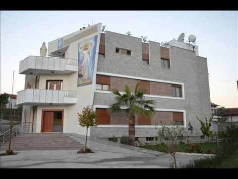 Kurorëza në nder të Mëshirës Hyjnore e kënduar