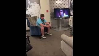 Me Singing At Graceland With The King!!!