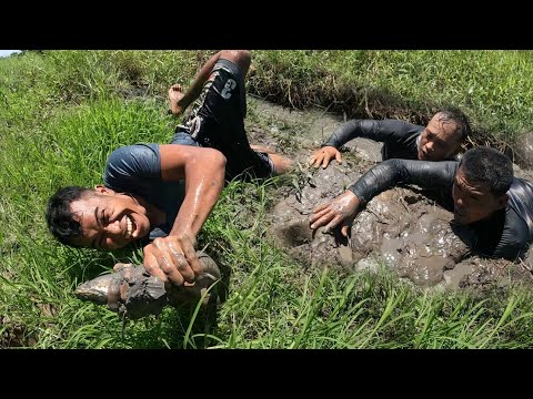 Nagkagulo kami ang dami talaga dito! Ang lalaki pa,