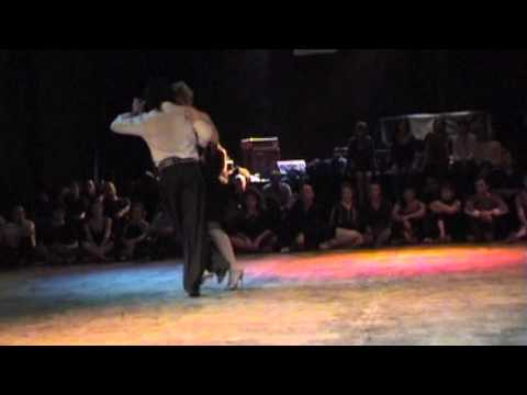 Gaston Torelli y Noelia Hurtado -Viejo porton.