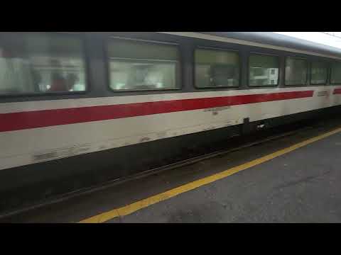 Intercity per Ventimiglia in transito a Genova Sampierdarena