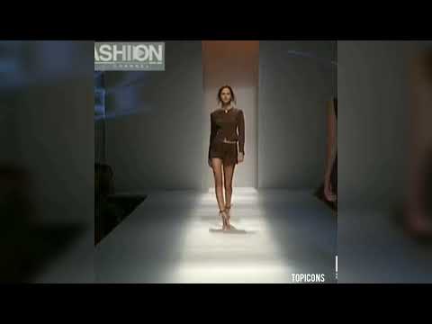 Ana Carolina Ileck para Luciano Soprani Verão 2003 em Milão.