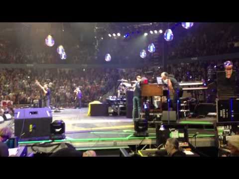 Pearl Jam - Alive (end) into Baba O'Riley (full) - Worcester, MA 10/16/13