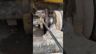 Cat D6C track adjuster seal/packing disassembly without breaking track