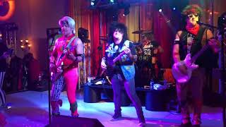 Mike Hanging With The Band #m80smusic