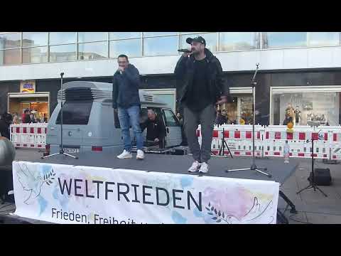 Frieden jetzt! Bustek live am Alex