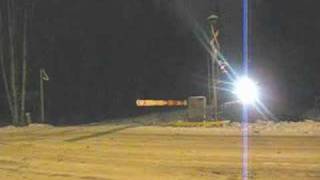 preview picture of video 'InterCity train arriving at night at Iisalmi, Finland.'