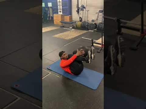 Medicine Ball Deadbug Crunch