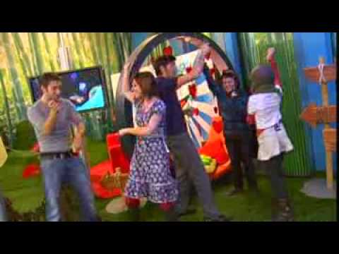 Louis Talpe is te gast bij Ketnet Wrap en doet de ketnet Shake