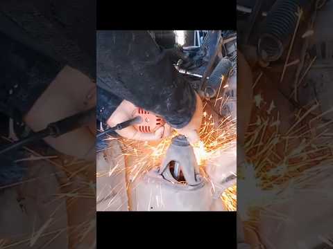Thumbnail for IMPOSIBLE NO LASTIMARSE LAS MANOS// Proyecto Ford Falcon/#argentina #viral #shortsviral #suscribete by Ford Falcon (Argentina)