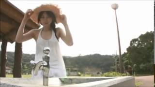 石井香織　水を飲む