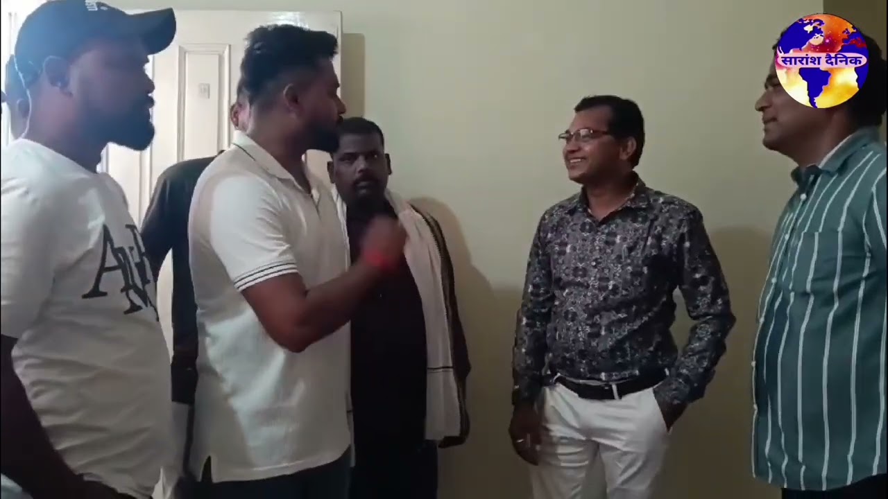 एक साथी कर्मचारी के लिए विद्युत ठेका श्रमिकों का धरना प्रदर्शन