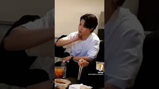 Download lagu O pequeno infarto do Jimin🥺 Ele ficou tipo: Vc não me ama mais kook??    #jikookmoments #bts#army mp3