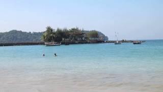 preview picture of video 'Walking along the beach, Bay of Bengal, Ngapali, Burma, 2015-01-22'