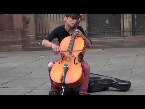 Intense Cello Playing in front of Straßburger Münster