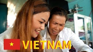 SOLO TRAVEL VIETNAM - Unique Experience with "BOAT PEOPLE" [Ep. 6] 🇻🇳