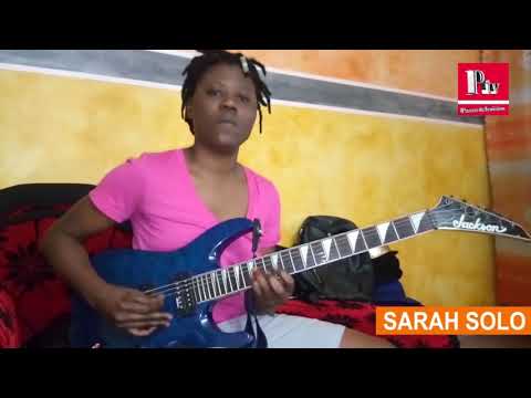 mwanamke hatarii kwa gitaa la solo tazama hii