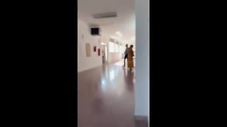 Bari, il tributo degli studenti al prof che va in pensione: «Oh capitano, mio capitano!». E il vi...