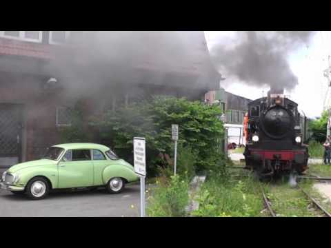 Dampflok Karoline bei der Abfahrt vom Hafenmuseum Hamburg am Schuppen 50