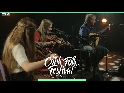Mairéad Ní Mhaonaigh, Nia Ní Bheirn & Manus Lunny | Cork Folk Festival LIVE | TG4
