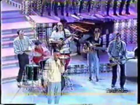 Giorgia - Domenica Ariston (02) - Finge di suonare il basso con Elio e le storie tese - 1996