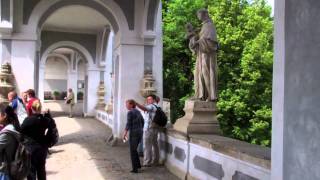 preview picture of video 'Castle Wall Passageway Arches, Statues & View of Český Krumlov CZ'