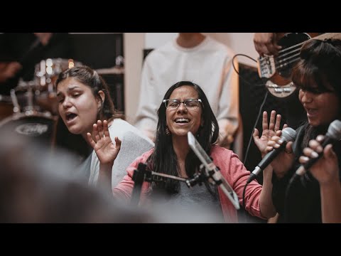 Hodu l'adonai + Porezts Dereh - Worship from Israel