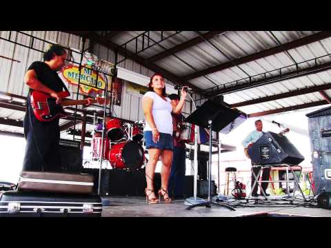 Martin Luna y Los Moon Dogs featuring Melissa Hernandez @ Mi Mercado in San Antonio,Tx. 2014