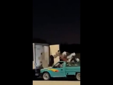 Thieves rob moving truck on Egypt highway