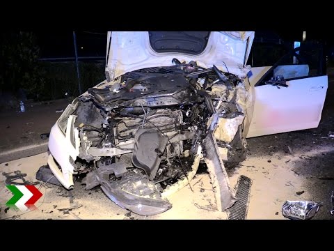 BMW prallt mit voller Wucht in Taxi: Ein Toter und fünf Verletzte