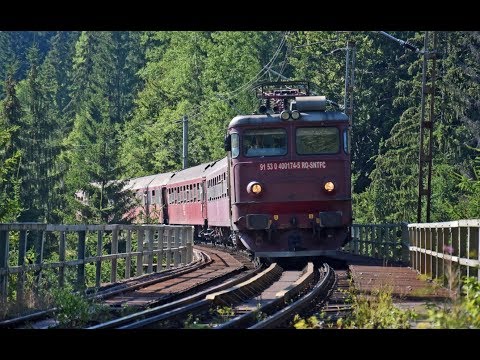 Trenul IR1834 Timisoara Nord - Iasi trece un viaduct intre Silhoasa si Larion - 01.08.2017