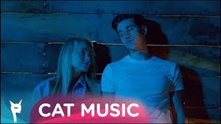 3 Sud Est - Dansam in ploaie (Official Video)