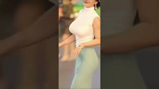 爆乳、とんでもなく揺れてる