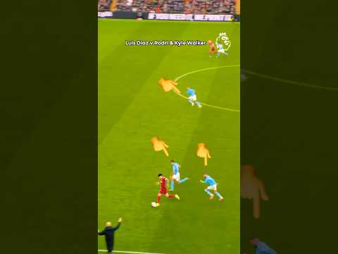 Luis Diaz Was Too Quick For Them! 🫢