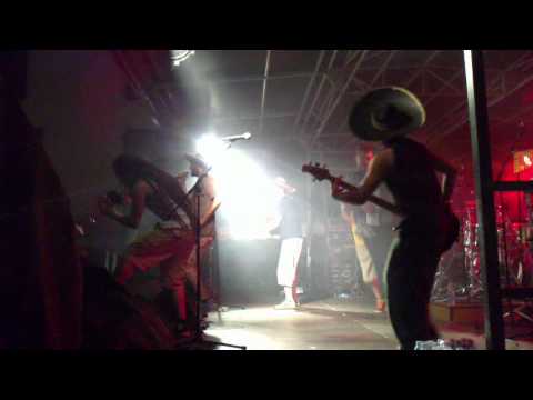 La Pegatina, Laruns, 14.08.11 : "La Sorranchera"