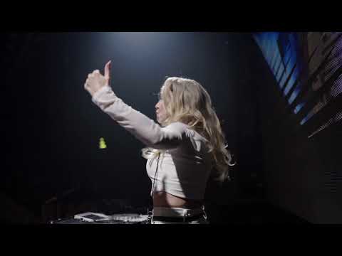 Lia Lisse presents LILI