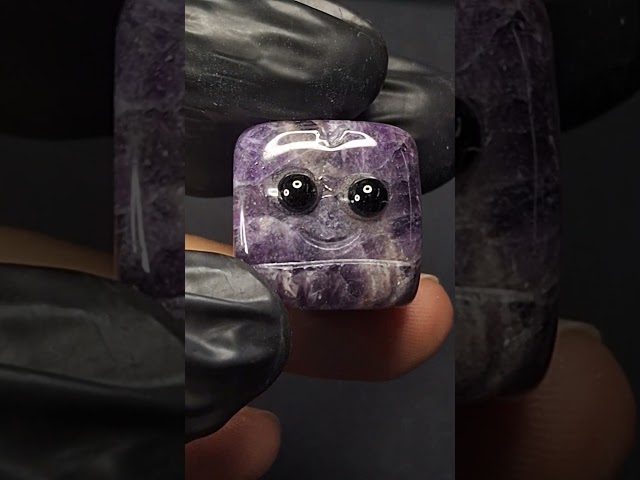 تحفة من حجر خام طبيعي