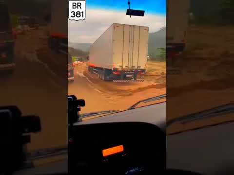 Deslizamento de terra,BR 381 em Jaguaraçu MG.