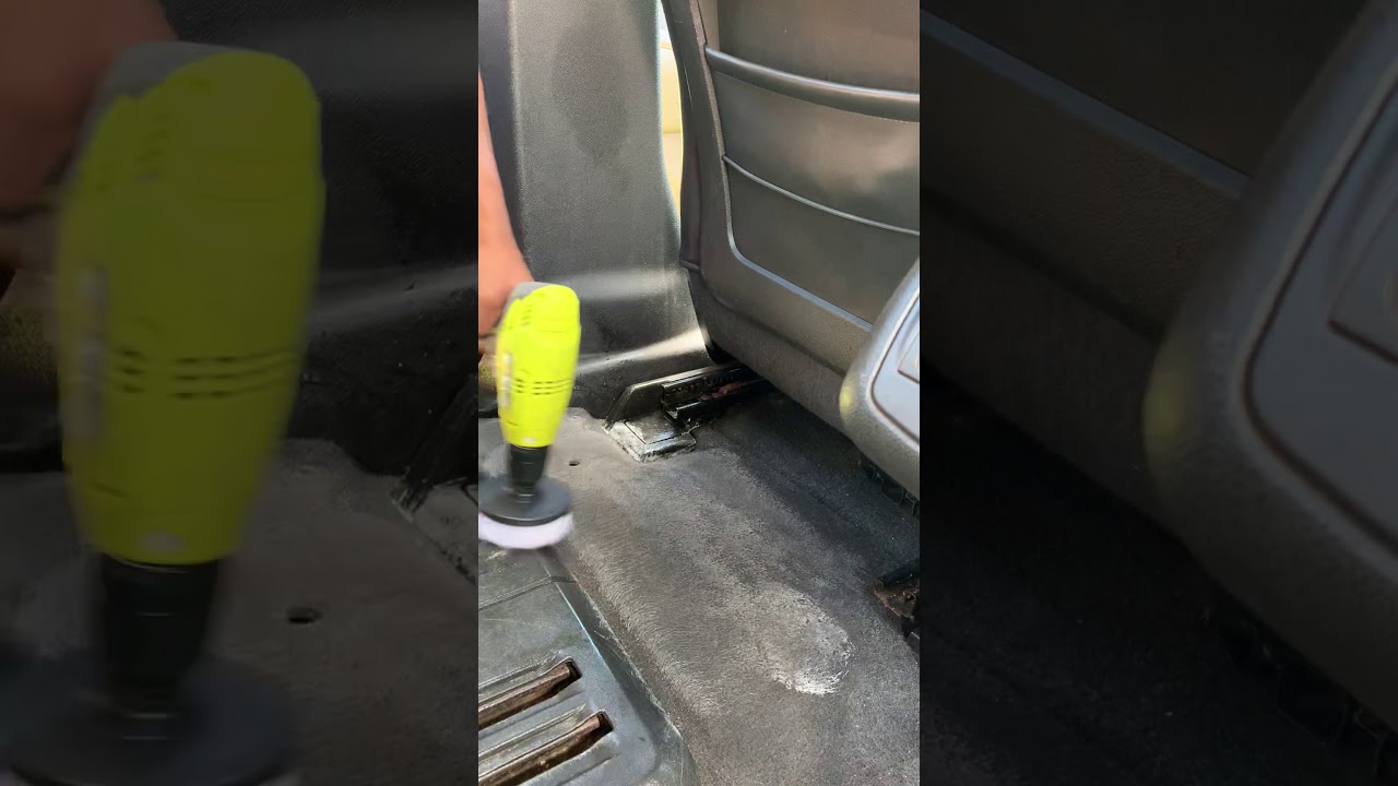 Limpieza de asientos y alfombra usando productos de calidad