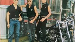 Stray Cats - Gonna Ball (1981_