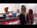 Funcionário Se Apaixona Por Cliente Bonitona E Gera Climão Em Açougue