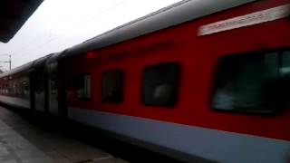 preview picture of video '12313 Sealdah Rajdhani Honks With A GZB WAP 7 (P7) Printed Blazes Away Dakhineshwar'